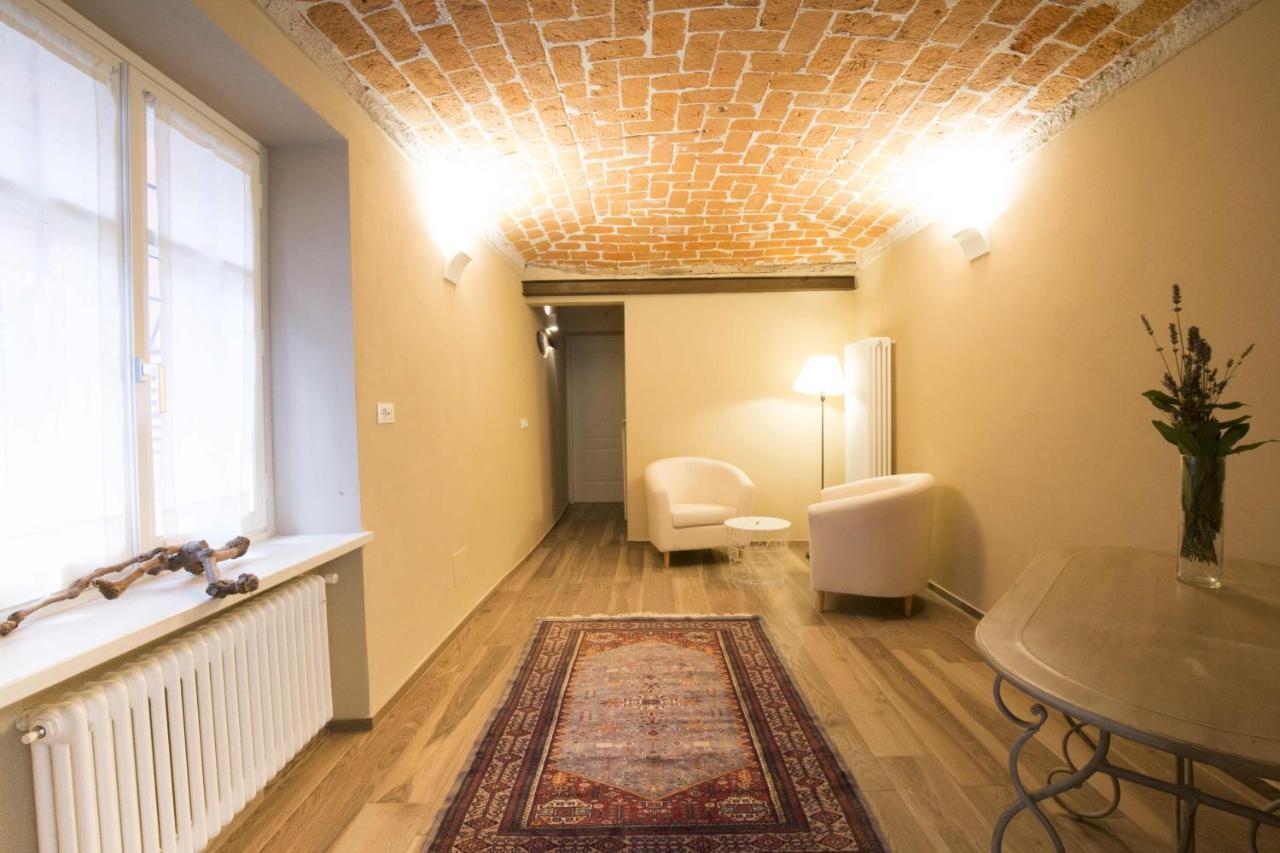 Bed and Breakfast Dimora Della Rocca Костильоле-д'Астри Экстерьер фото