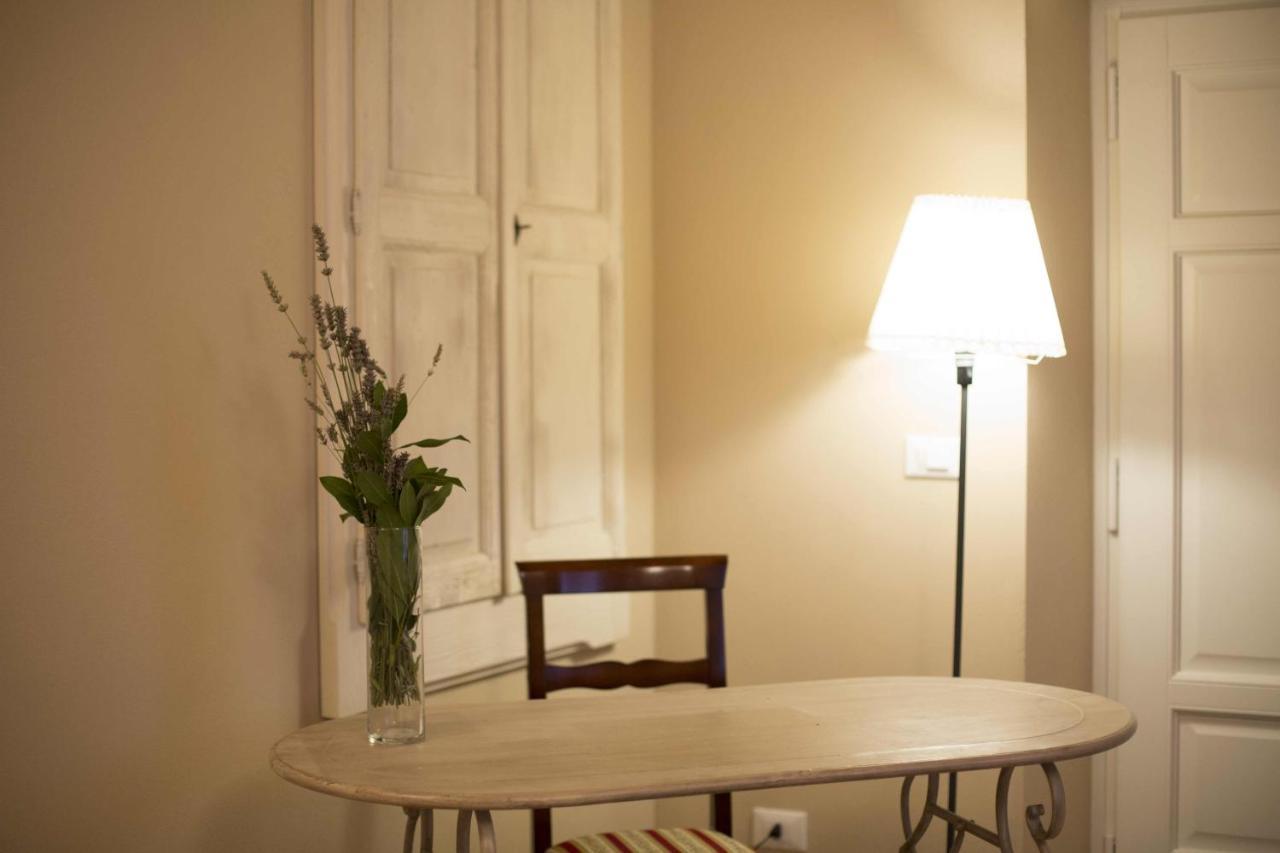 Bed and Breakfast Dimora Della Rocca Костильоле-д'Астри Экстерьер фото