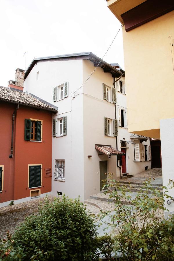 Bed and Breakfast Dimora Della Rocca Костильоле-д'Астри Экстерьер фото